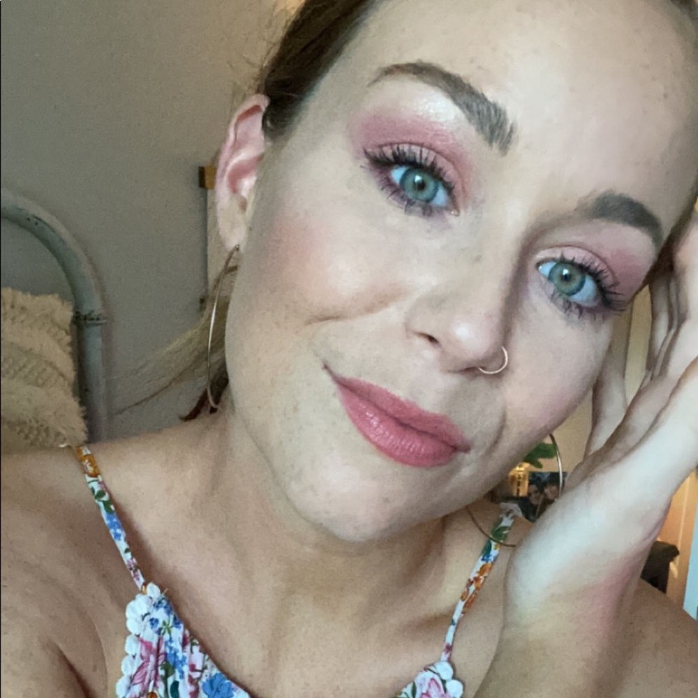 Meet your Posher, Hillary